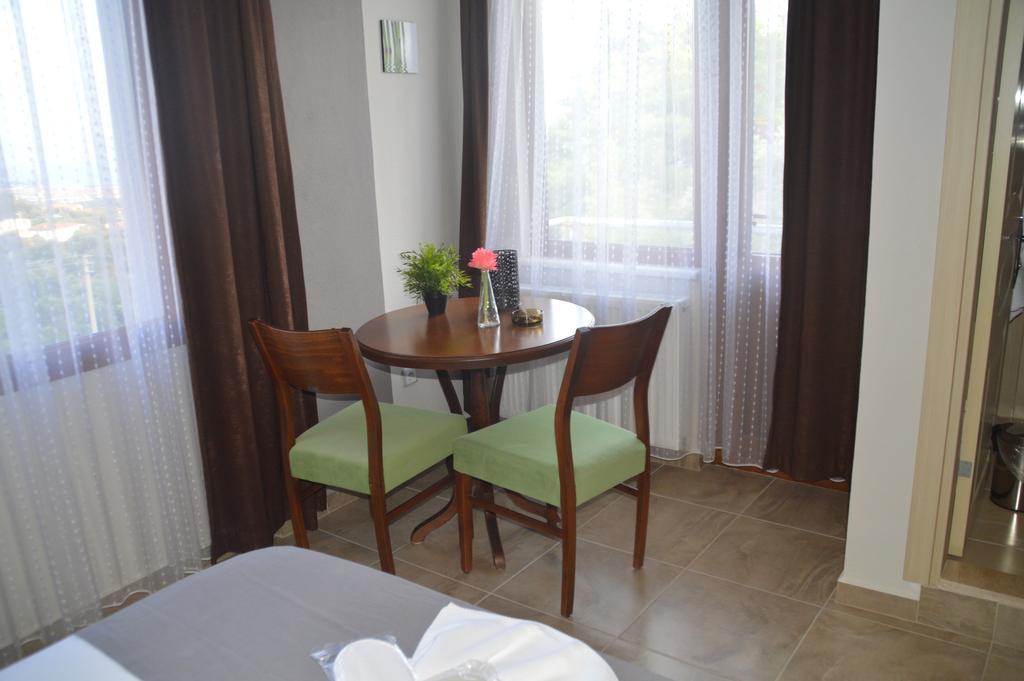 אלטינולוק Hotel Hugo מראה חיצוני תמונה